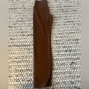 Lululemon align High-Waisted Leggings
Size 6
25 inches length